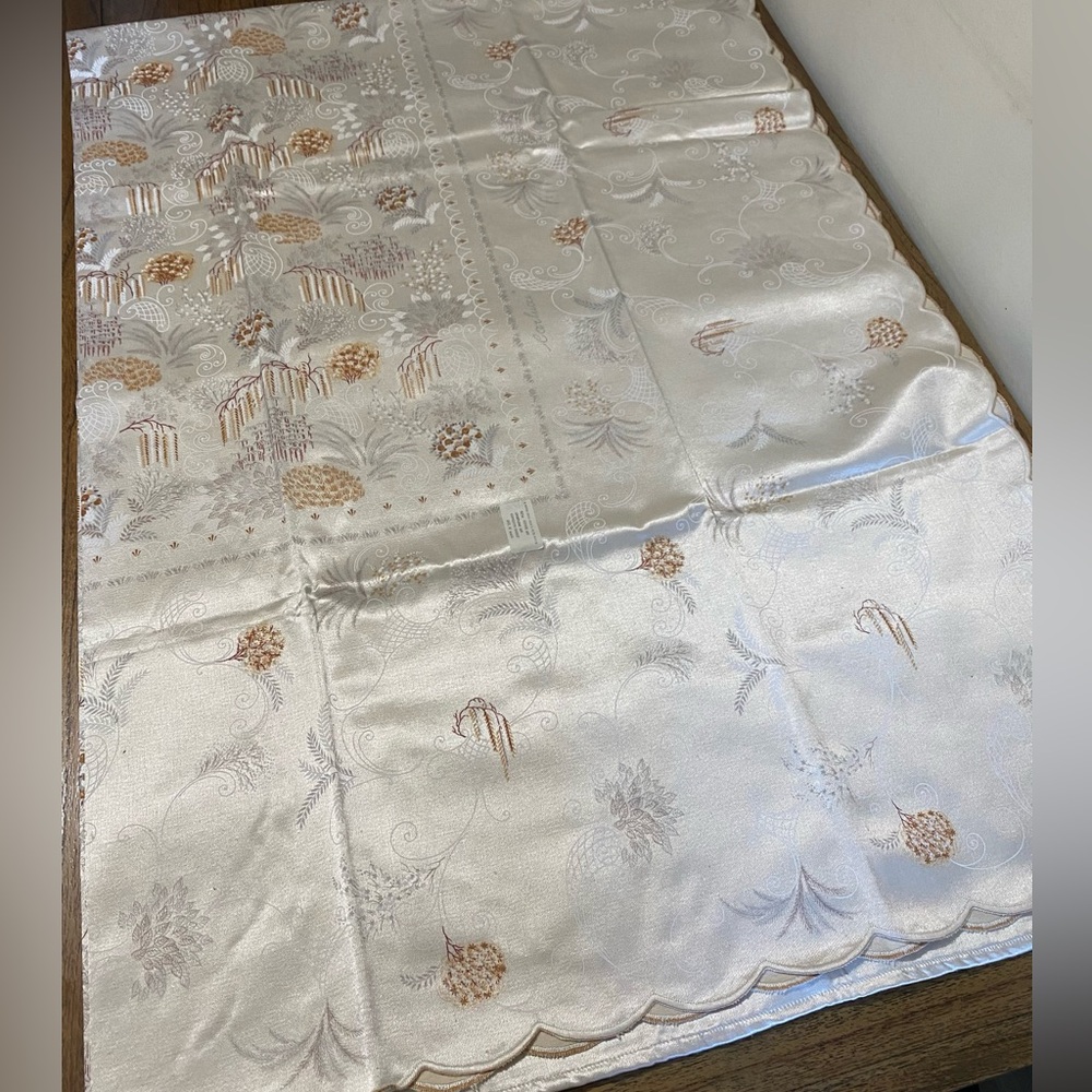 Vintage Carlucci Designer Italy 4 Piece Unused Twin Sheet Scalloped Coverlet Set
